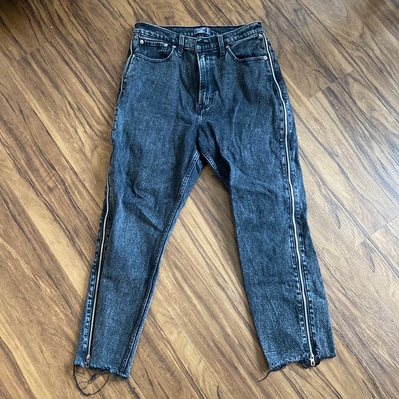Abercrombie Ultra High Rise Jeans Washed Black with Zipper - Picture 2 of 7